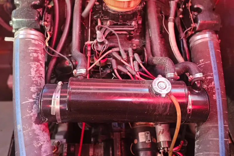 Slide: The Image of Sea Ray 390 Express Cruiser 1988 - 28