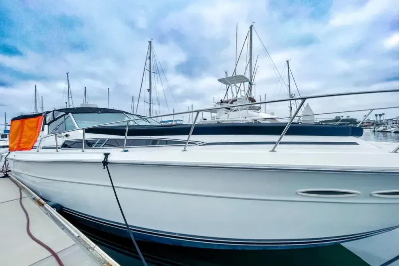 Slide: The Image of Sea Ray 390 Express Cruiser 1988 - 3