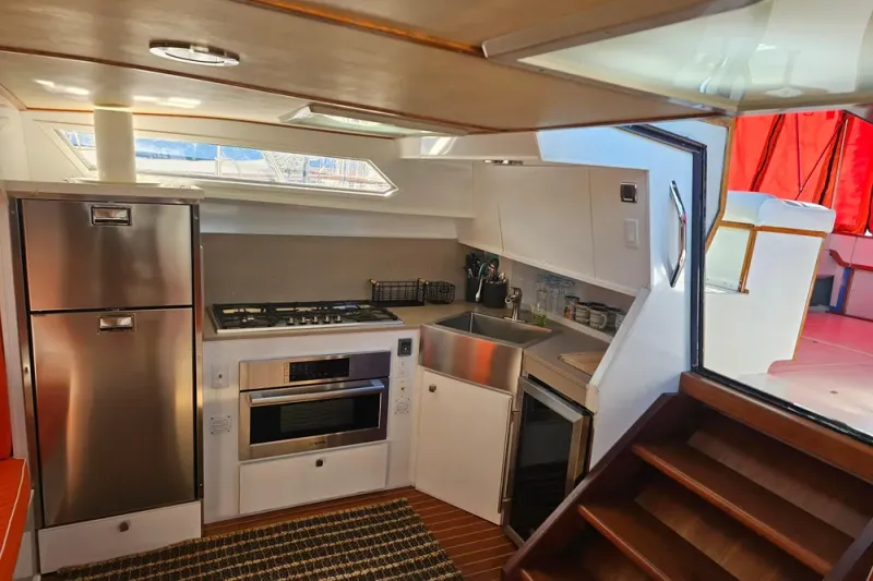 Slide: The Image of Sea Ray 390 Express Cruiser 1988 - 4