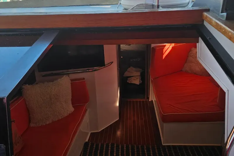 Slide: The Image of Sea Ray 390 Express Cruiser 1988 - 5