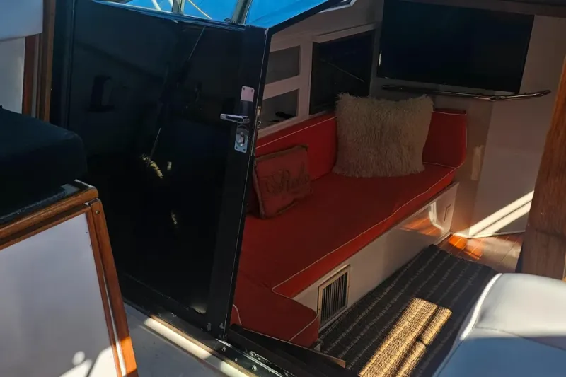 Slide: The Image of Sea Ray 390 Express Cruiser 1988 - 6