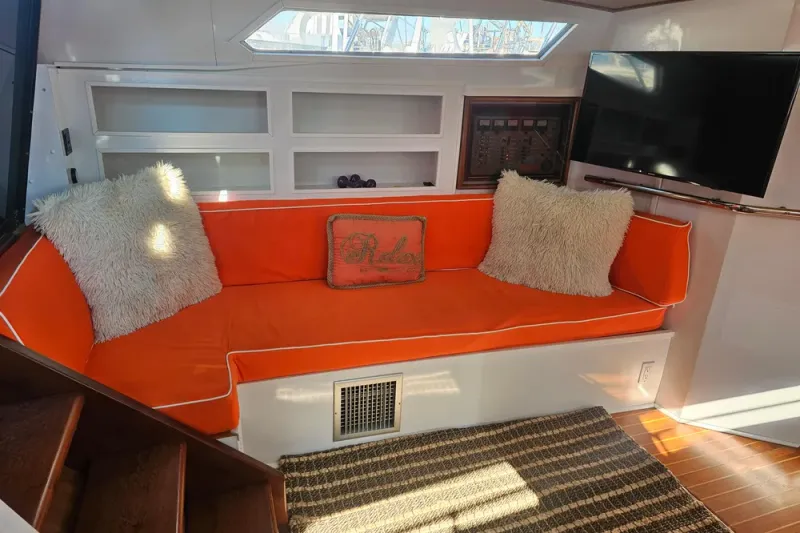 Slide: The Image of Sea Ray 390 Express Cruiser 1988 - 9