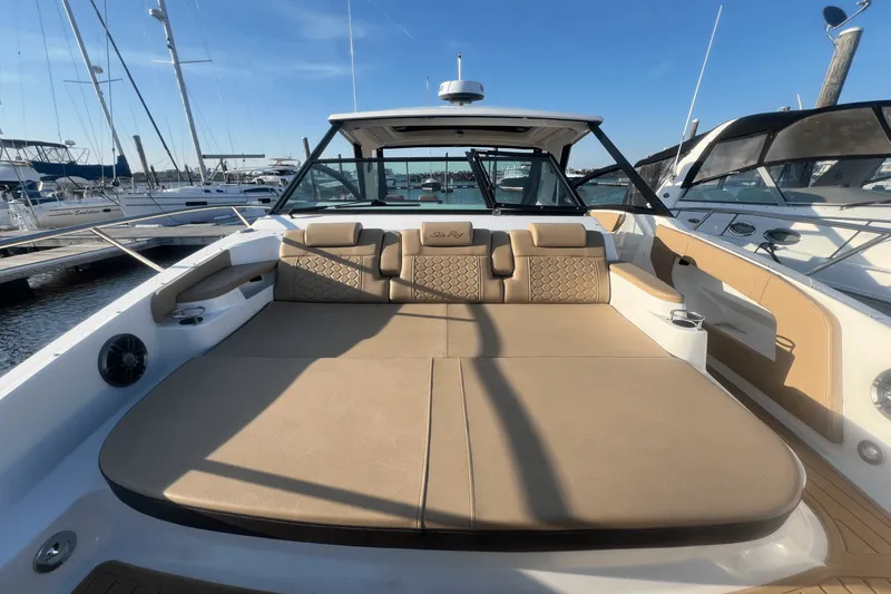 Slide: The Image of Sea Ray 320 SUNDANCER 2023 - 24