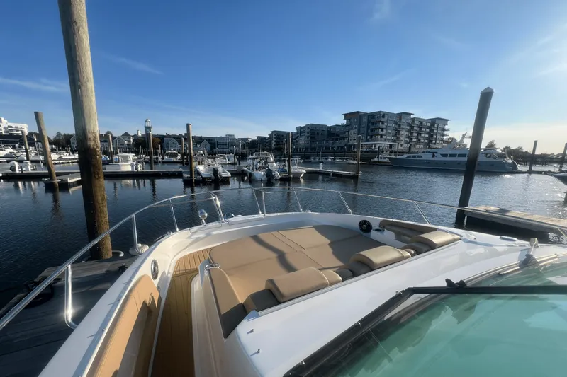 Slide: The Image of Sea Ray 320 SUNDANCER 2023 - 26