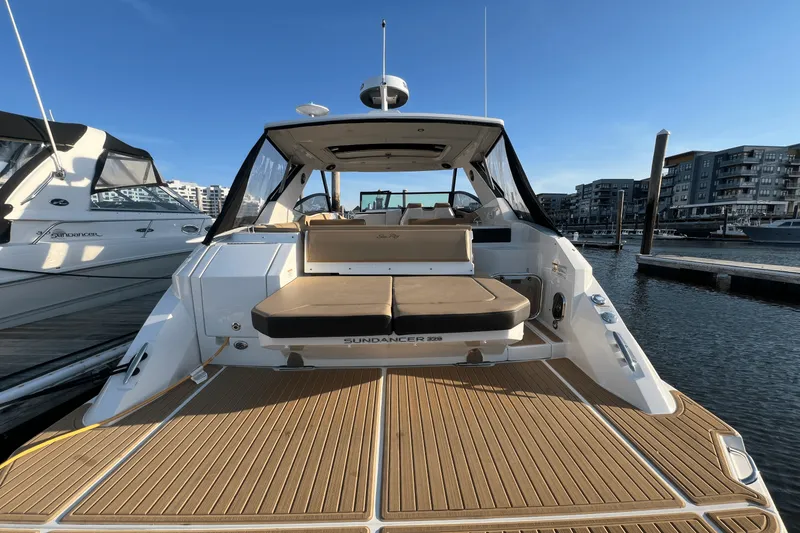 Slide: The Image of Sea Ray 320 SUNDANCER 2023 - 4