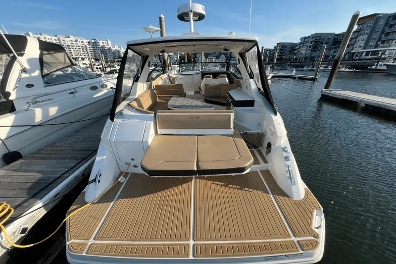 Slide: The Image of Sea Ray 320 SUNDANCER 2023 - 5