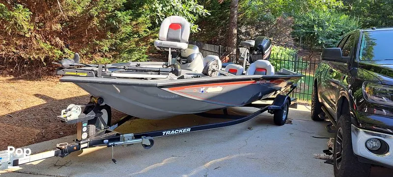 Slide: The Image of Tracker Pro Team 195TXW 2016 - 12716250