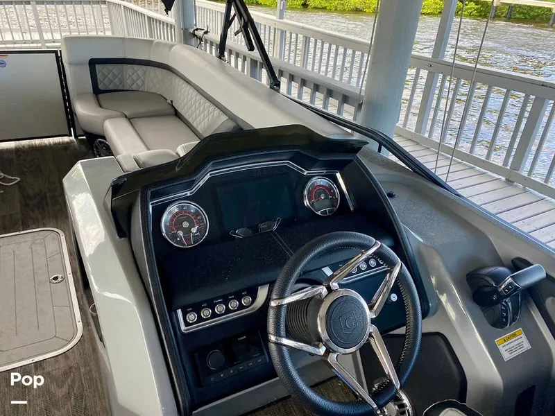 Slide: The Image of Godfrey AquaPatio 255 SBC 2023 - 12662221