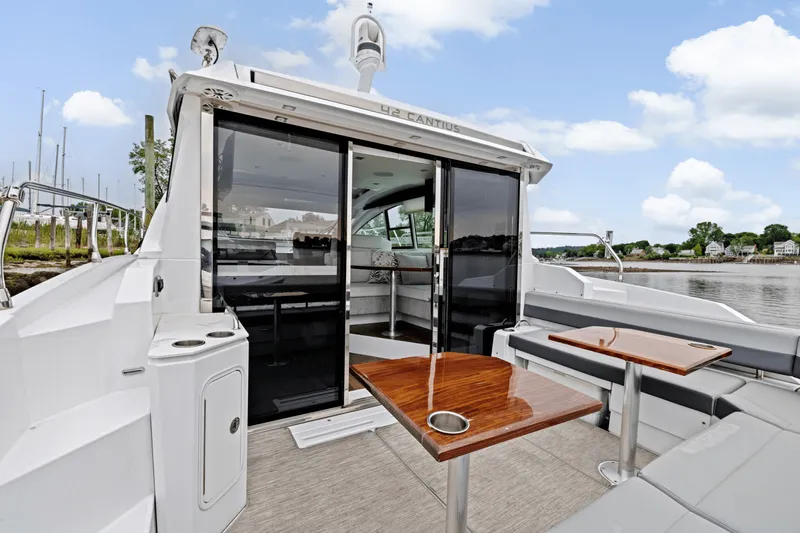 Slide: The Image of Cruisers Yachts 42 CANTIUS 2022 - 10