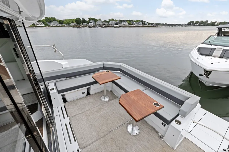 Slide: The Image of Cruisers Yachts 42 CANTIUS 2022 - 12