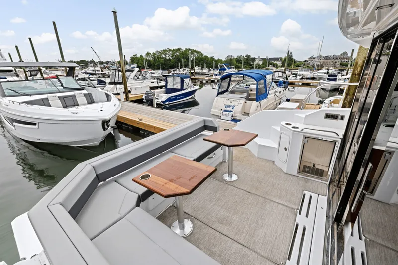 Slide: The Image of Cruisers Yachts 42 CANTIUS 2022 - 13