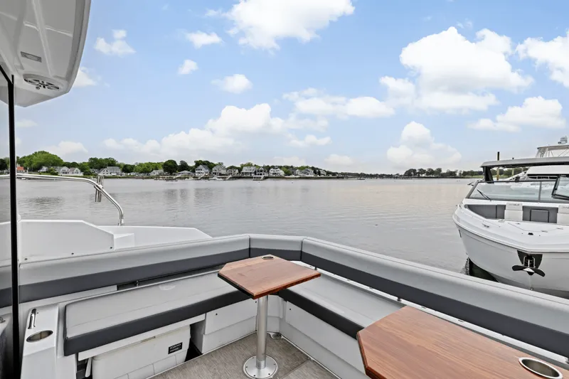 Slide: The Image of Cruisers Yachts 42 CANTIUS 2022 - 14