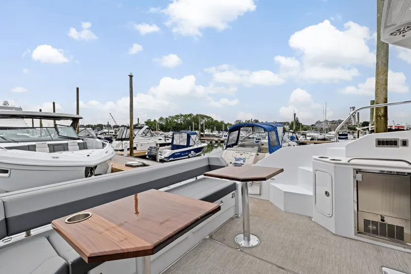 Slide: The Image of Cruisers Yachts 42 CANTIUS 2022 - 15