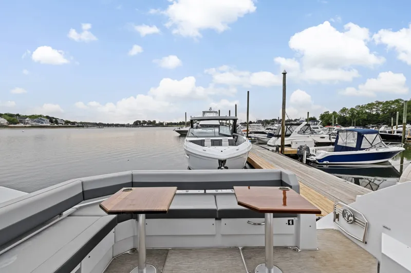 Slide: The Image of Cruisers Yachts 42 CANTIUS 2022 - 16