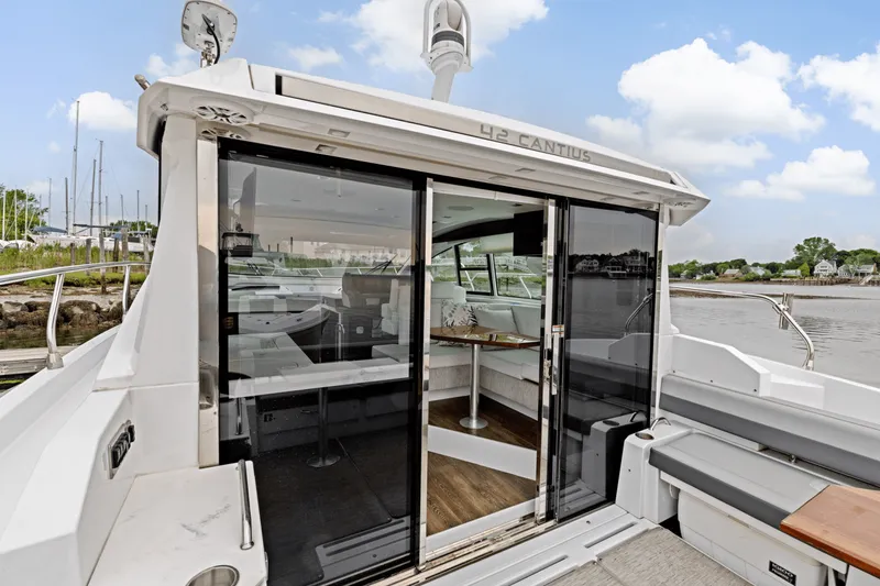 Slide: The Image of Cruisers Yachts 42 CANTIUS 2022 - 17