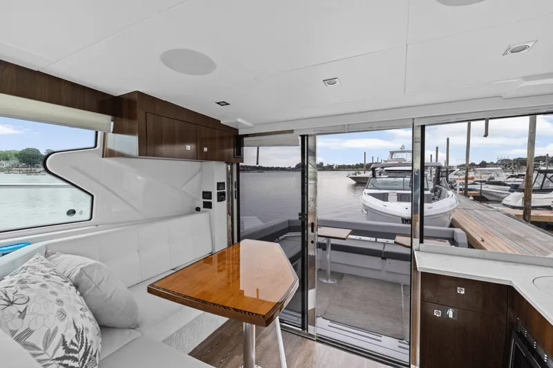 Slide: The Image of Cruisers Yachts 42 CANTIUS 2022 - 18