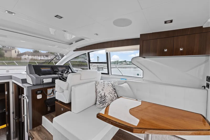 Slide: The Image of Cruisers Yachts 42 CANTIUS 2022 - 22