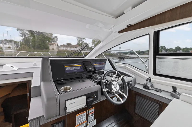 Slide: The Image of Cruisers Yachts 42 CANTIUS 2022 - 26