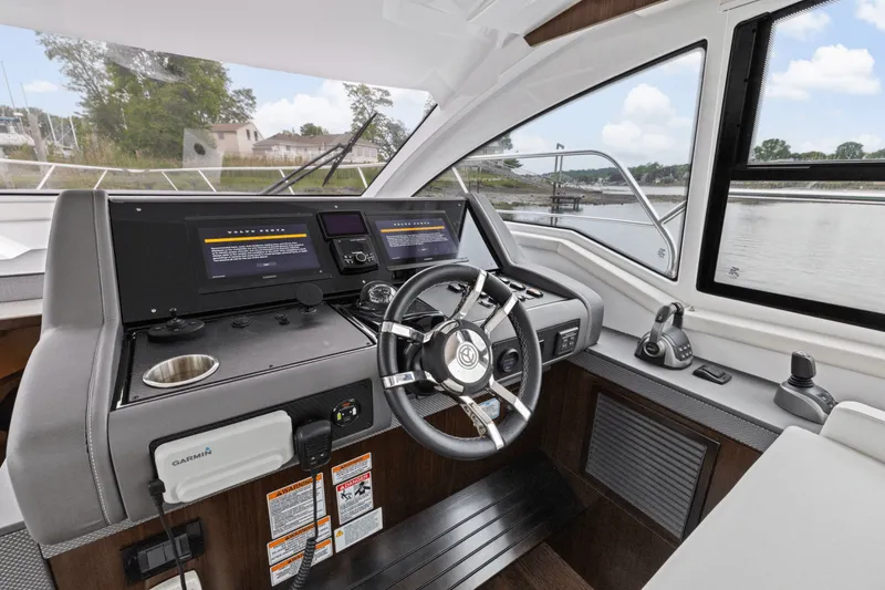 Slide: The Image of Cruisers Yachts 42 CANTIUS 2022 - 27