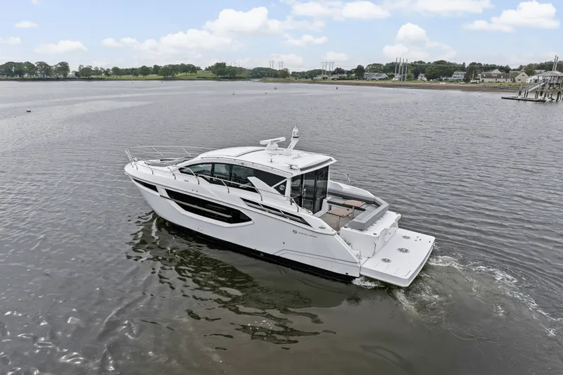 Slide: The Image of Cruisers Yachts 42 CANTIUS 2022 - 3