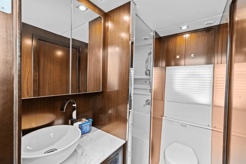 Slide: The Image of Cruisers Yachts 42 CANTIUS 2022 - 33