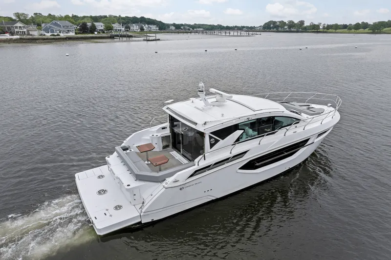 Slide: The Image of Cruisers Yachts 42 CANTIUS 2022 - 4