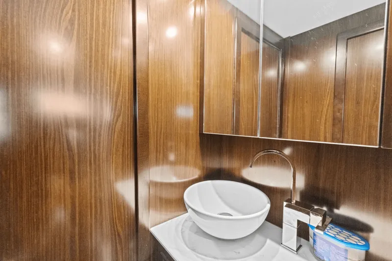 Slide: The Image of Cruisers Yachts 42 CANTIUS 2022 - 42