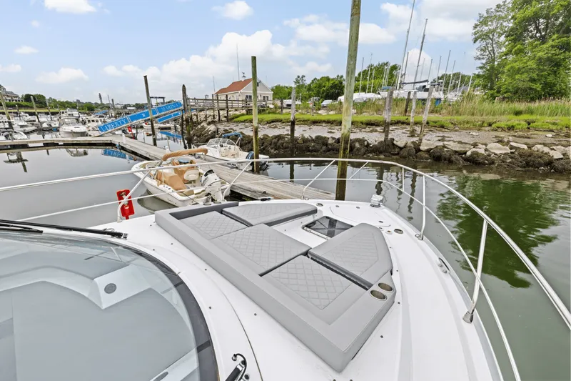 Slide: The Image of Cruisers Yachts 42 CANTIUS 2022 - 43