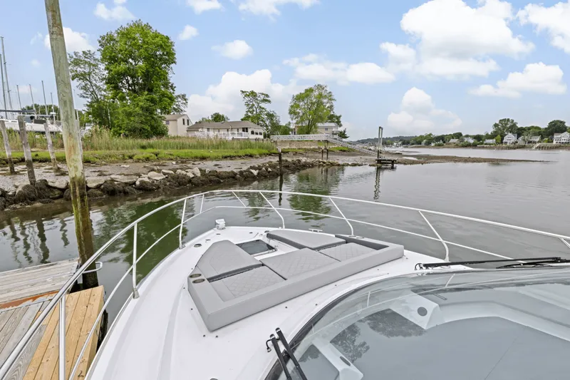 Slide: The Image of Cruisers Yachts 42 CANTIUS 2022 - 45