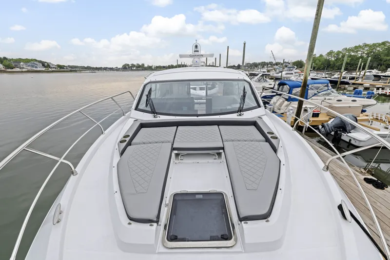 Slide: The Image of Cruisers Yachts 42 CANTIUS 2022 - 46