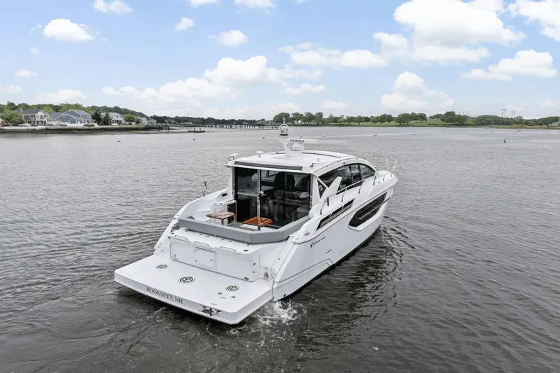 Slide: The Image of Cruisers Yachts 42 CANTIUS 2022 - 5