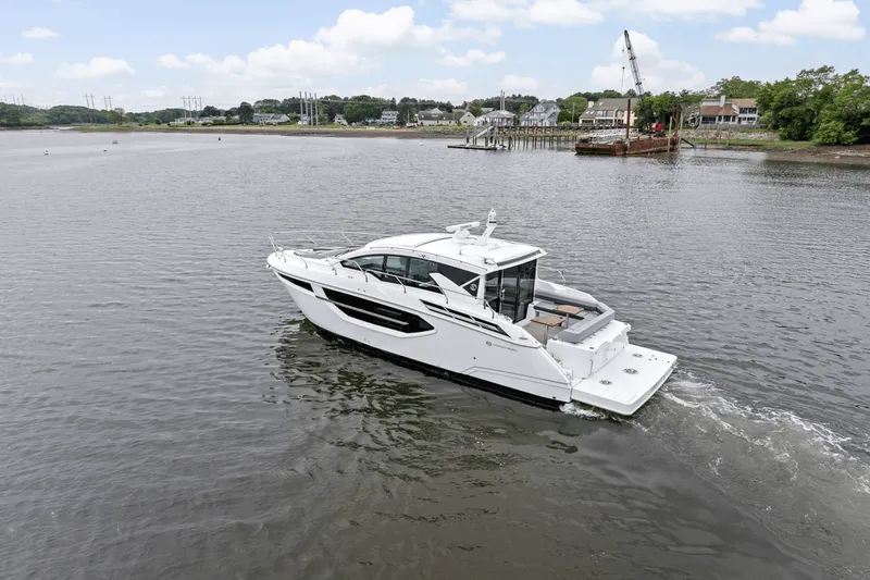 Slide: The Image of Cruisers Yachts 42 CANTIUS 2022 - 55