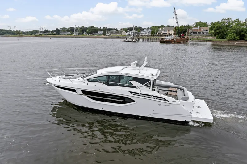 Slide: The Image of Cruisers Yachts 42 CANTIUS 2022 - 56