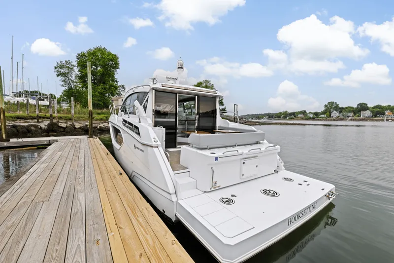 Slide: The Image of Cruisers Yachts 42 CANTIUS 2022 - 7