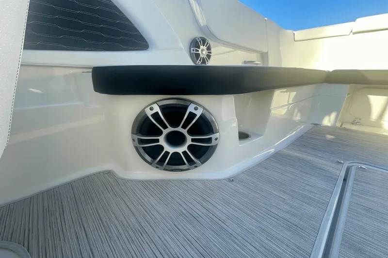 Slide: The Image of Sea Ray SPX 230 Outboard 2025 - 11