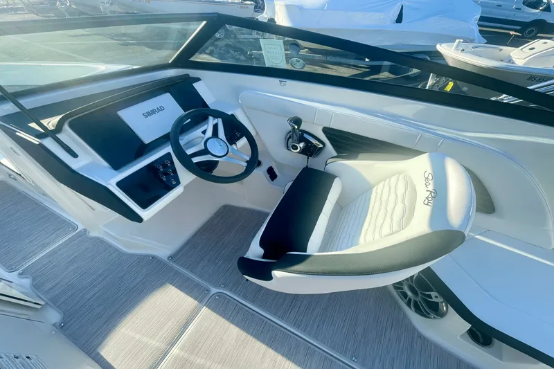 Slide: The Image of Sea Ray SPX 230 Outboard 2025 - 13