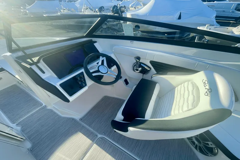 Slide: The Image of Sea Ray SPX 230 Outboard 2025 - 14