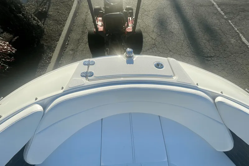 Slide: The Image of Sea Ray SPX 230 Outboard 2025 - 21