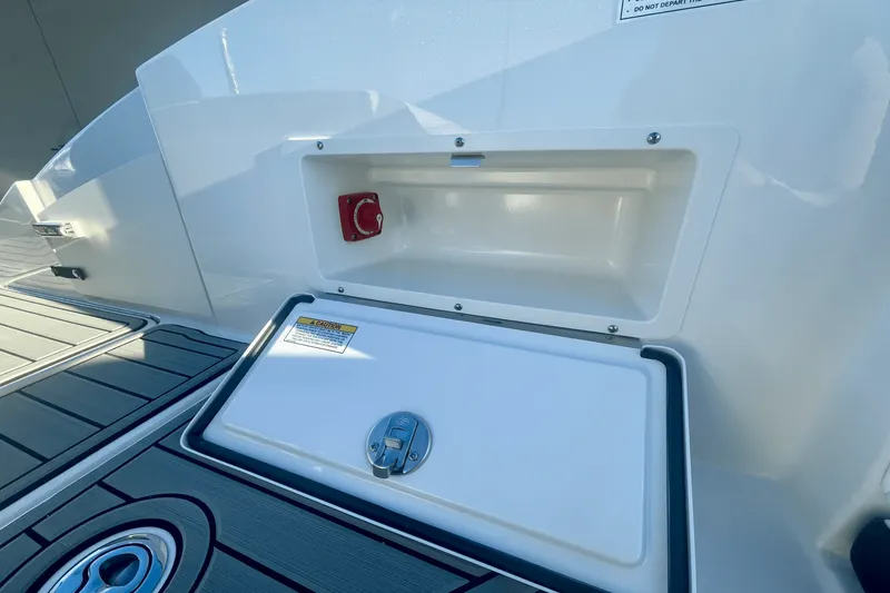 Slide: The Image of Sea Ray SPX 230 Outboard 2025 - 6