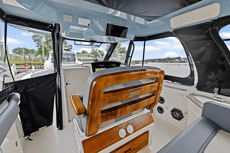 Slide: The Image of Boston Whaler 350 Realm 2025 - 15