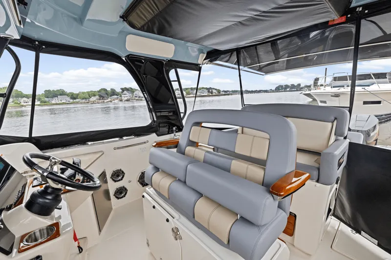 Slide: The Image of Boston Whaler 350 Realm 2025 - 17