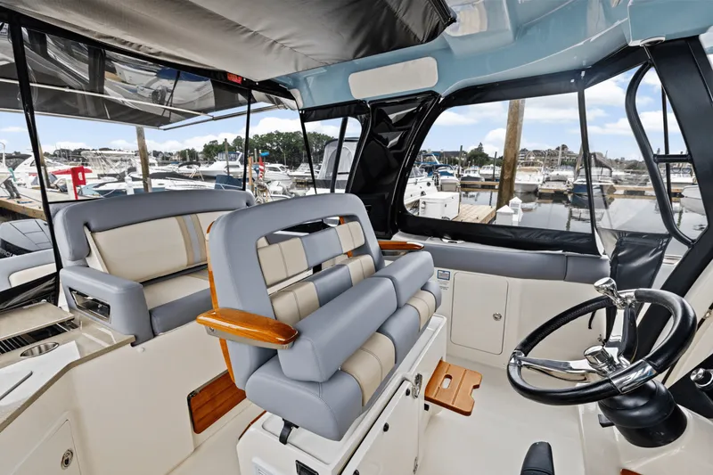 Slide: The Image of Boston Whaler 350 Realm 2025 - 18