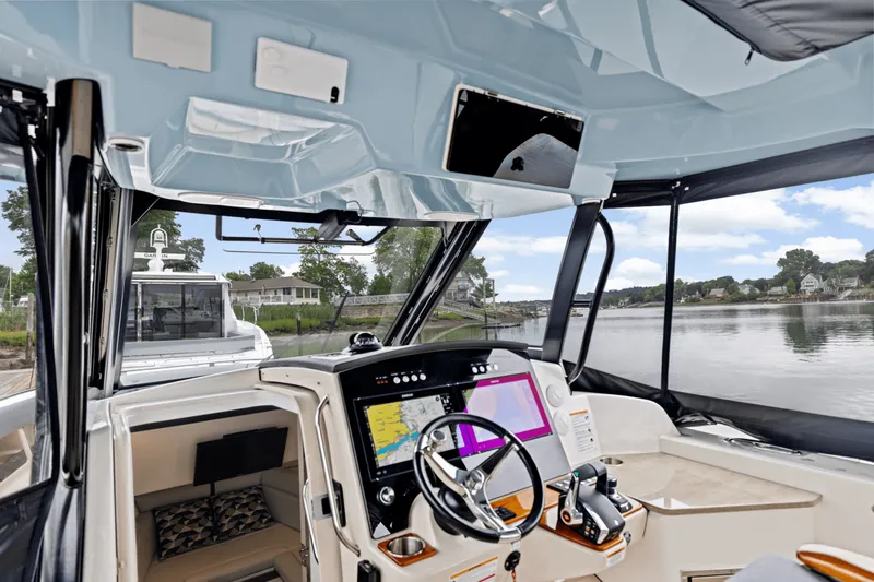 Slide: The Image of Boston Whaler 350 Realm 2025 - 20