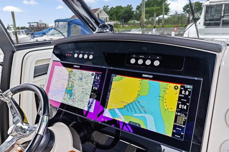 Slide: The Image of Boston Whaler 350 Realm 2025 - 22