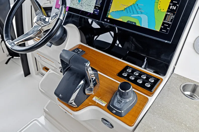 Slide: The Image of Boston Whaler 350 Realm 2025 - 24