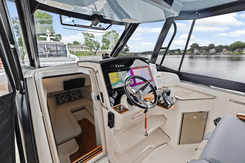 Slide: The Image of Boston Whaler 350 Realm 2025 - 26