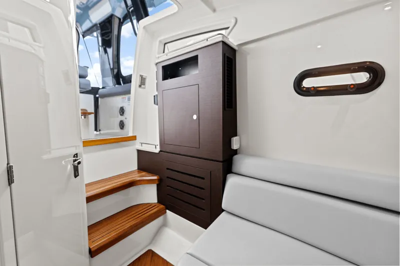 Slide: The Image of Boston Whaler 350 Realm 2025 - 30