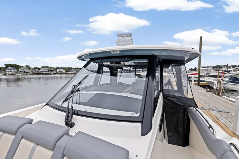 Slide: The Image of Boston Whaler 350 Realm 2025 - 35