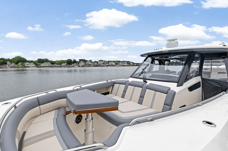 Slide: The Image of Boston Whaler 350 Realm 2025 - 42