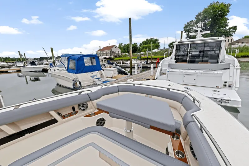Slide: The Image of Boston Whaler 350 Realm 2025 - 43